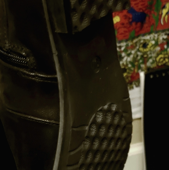 Torrid knee high black boots - Picture 5 of 5